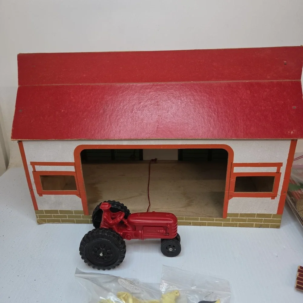 Vintage Honor Bilt Farm Play Set Wood Barn Building Tractor & Figures 1943
